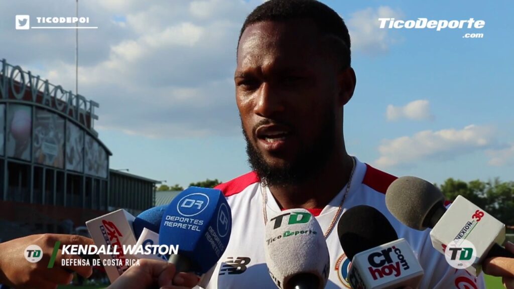 Kendall Waston: "Estoy listo para ser titular si es necesario"