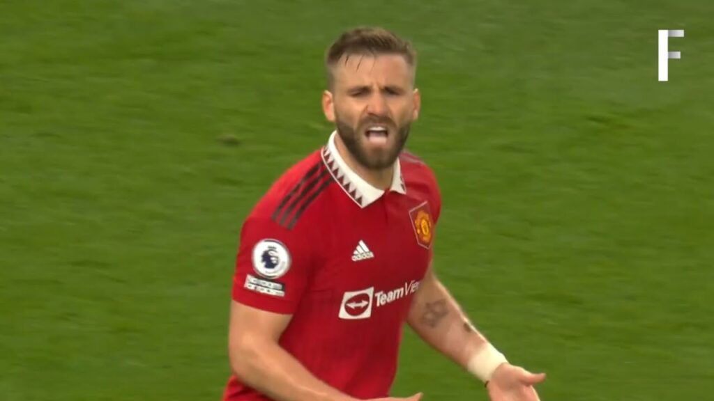 Luke Shaw as a centre back is so UNFAIR