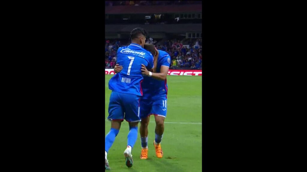 ⚽⚽⚽ ¡ES GOLEADA! Uriel Antuna aprovecha un error para poner a bailar las redes #short #LigaMX