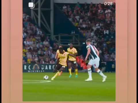 Du rond central dans son propre camp Ismaïla Sarr inscrit le but de l'année en Championship.