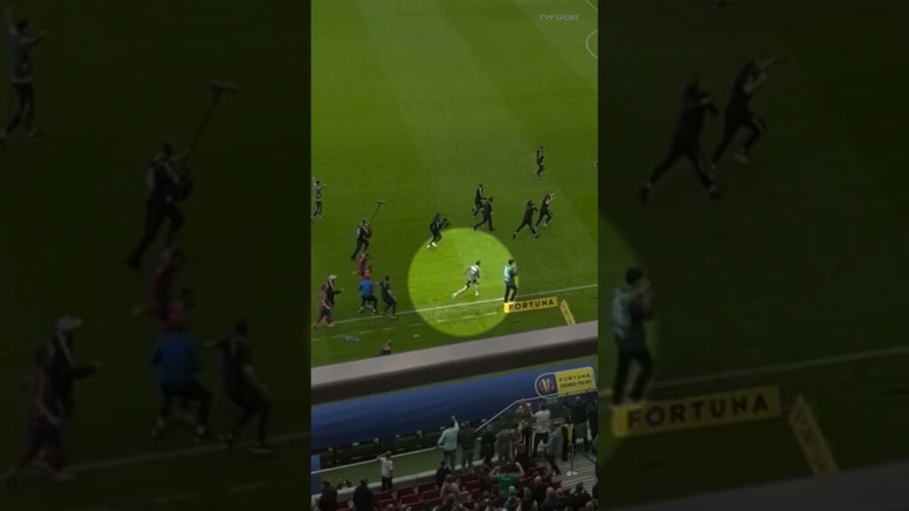 MLADENOVIĆ WYPŁACAŁ "BUŁĘ ZA BUŁĄ". DZIWNY "HAT-TRICK" PIŁKARZA LEGII #SHORT