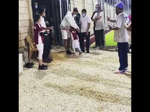 مقطع لطيف لأحد الأطفال المعجبين لحظة رؤية "سلمان الفرج". 🥺