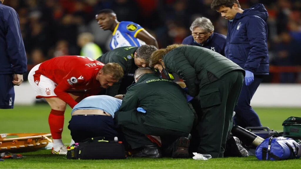 Neco Williams rushed to hospital after being stretchered off vs Brighton