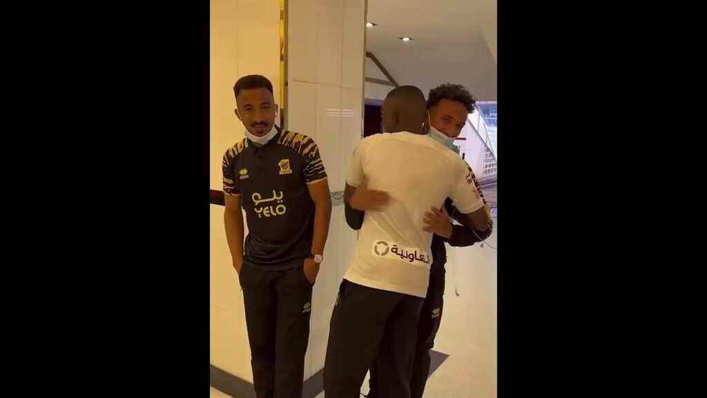 ‏سعود عبدالحميد مع لاعبي ‎#الاتحاد