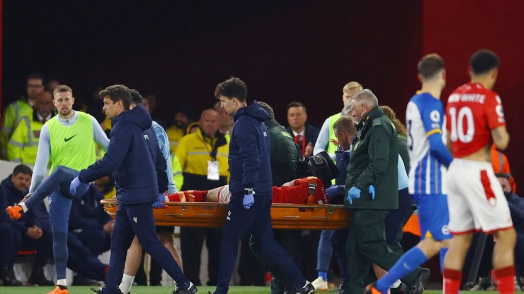 Neco Williams was stretchered off due to an  injury #nottinghamforest #brighton #football