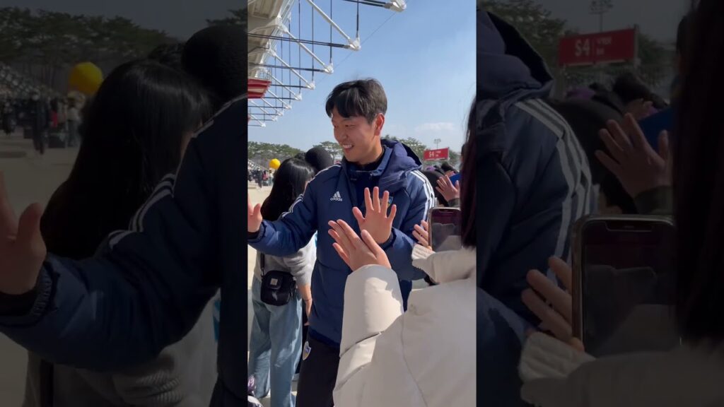 230219 울산현대 김영권 하이파이브