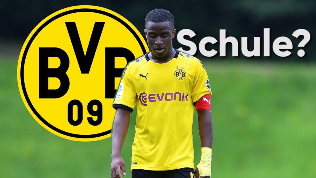 Warum muss Moukoko eigentlich nicht zur Schule?