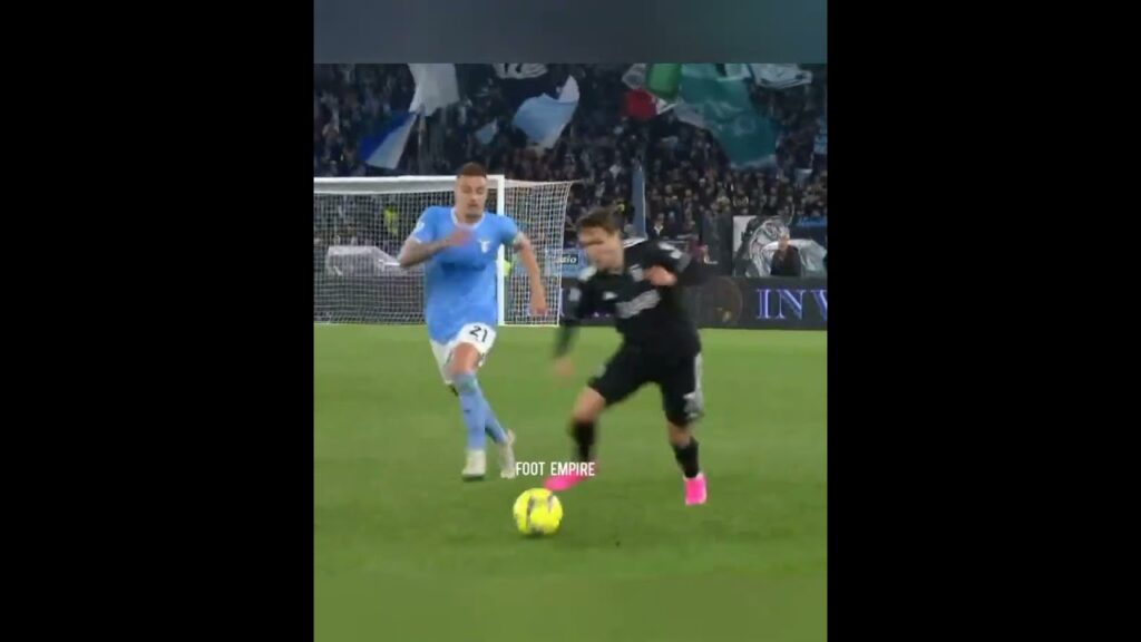 Federico Chiesa Nutmeg vs Matias Vecino 🔥 #shorts