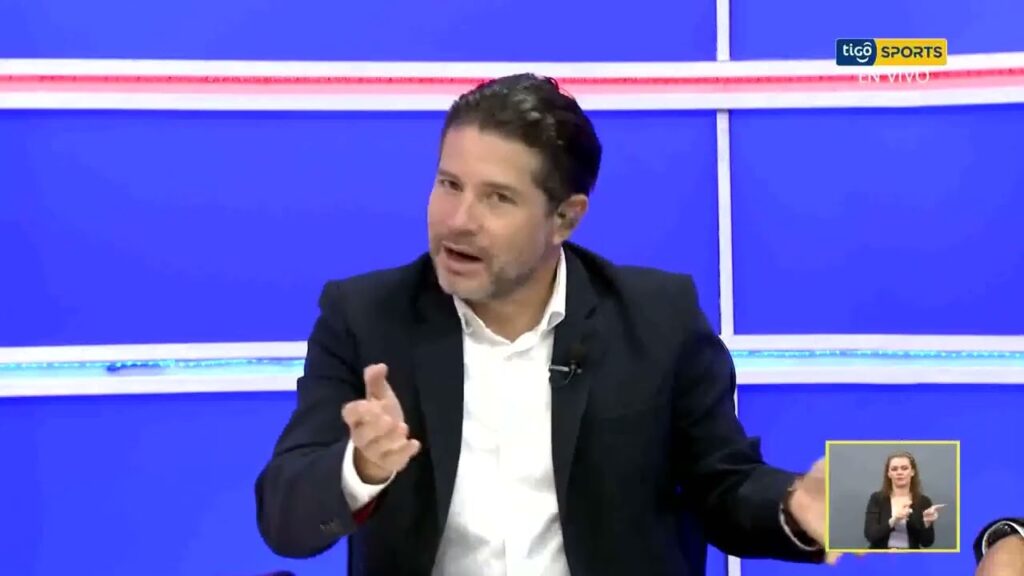 A Bryan Ruiz lo meto entre los tres mejores jugadores de campo en la historia de la Selección