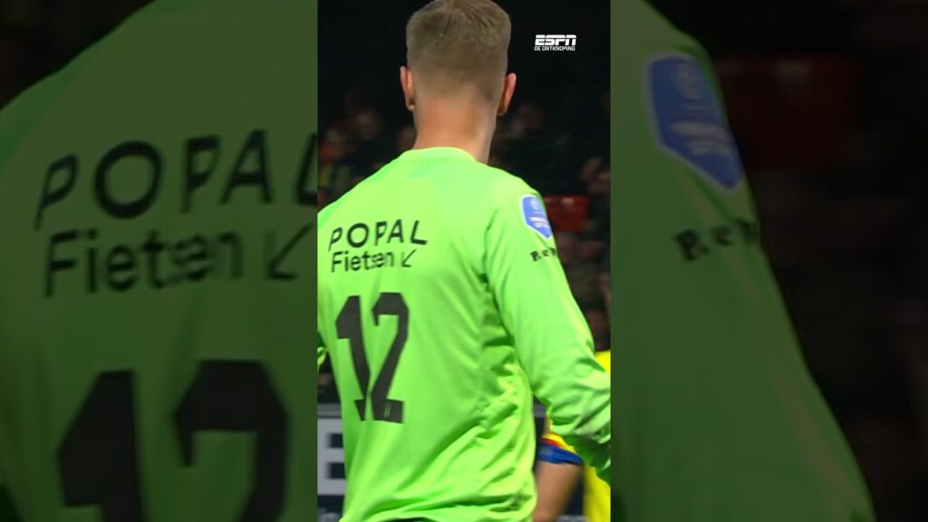 Robbin Ruiter vergeet even dat hij doelman is 😅🤔