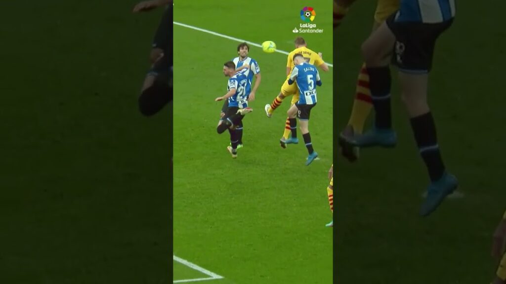 The last minute of the derby... Luuk DE JONG! 💥⚡  #shorts #laligasantander #barcelona #espanyol