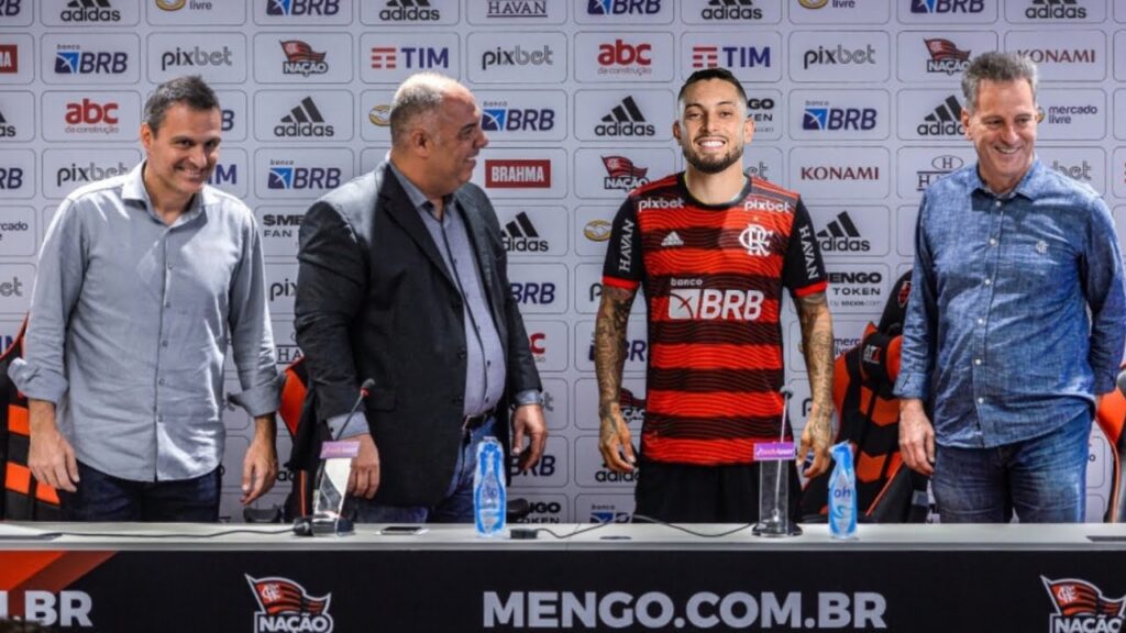 FLAMENGO FECHA CONTRATAÇÃO DE ALEX TELLES