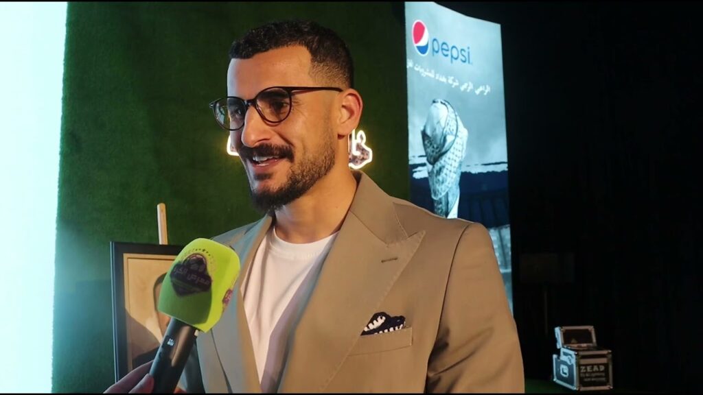 ايمن حسين يتحدث عن العلاقة بين اللاعب المحلي والمغترب، ليؤكد للجميع بانهم اخوة.