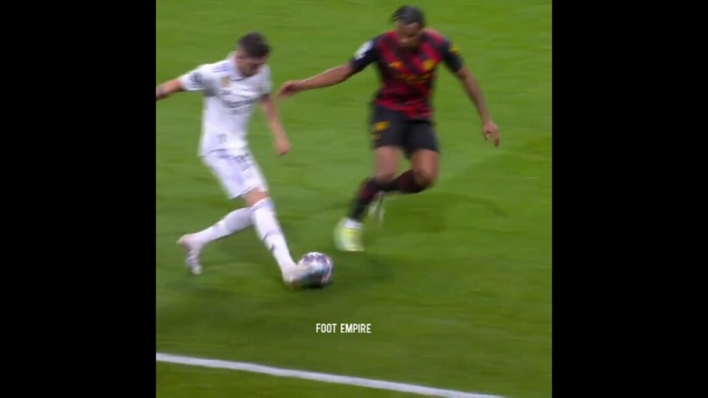 Federico Valverde Cheeky Nutmeg vs Manuel Akanji 🔥 #shortsvideo #soccer #football