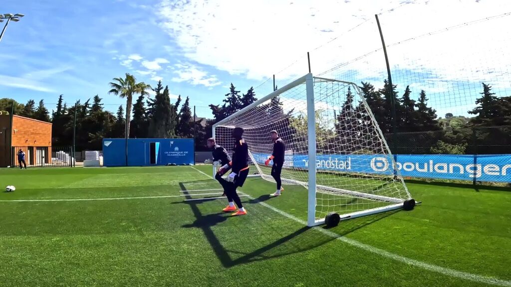 Mejora impulso pierna contraria lado estirada (Pau López - Ruben Blanco - Simon Ngapandouetnbu)