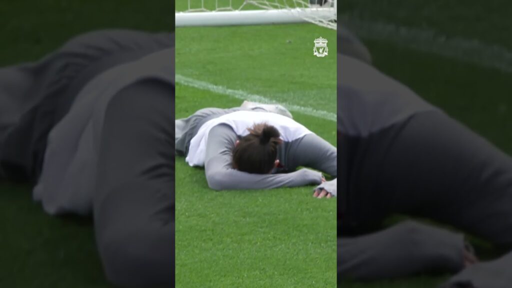 Watch out, Alisson 🤣 #Nunez #LFC #Shorts