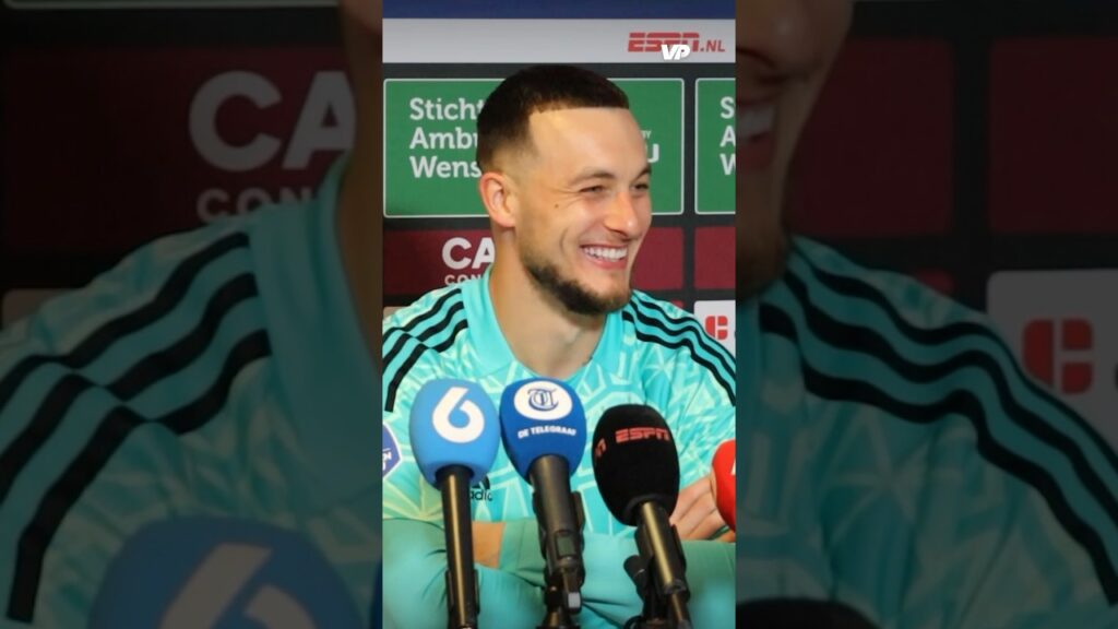 Bijlow krijgt bezoek van Timber tijdens persconferentie 😂 #feyenoord #bijlow