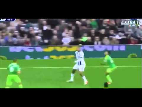 Salomón Rondón salvó a DeAndre Yedlin de un fuerte golpe