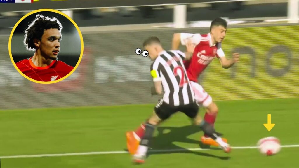 Gabriel Martinelli toying with "Trippier "Just Like "Arnold "!