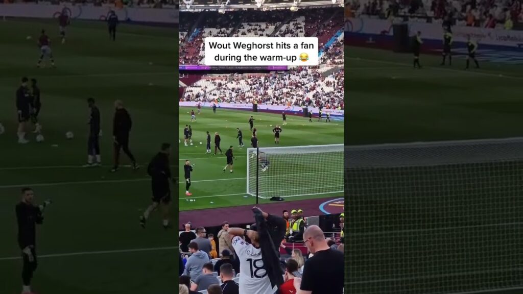 Wout Weghorst hit a fan during the warm up 😂😂|