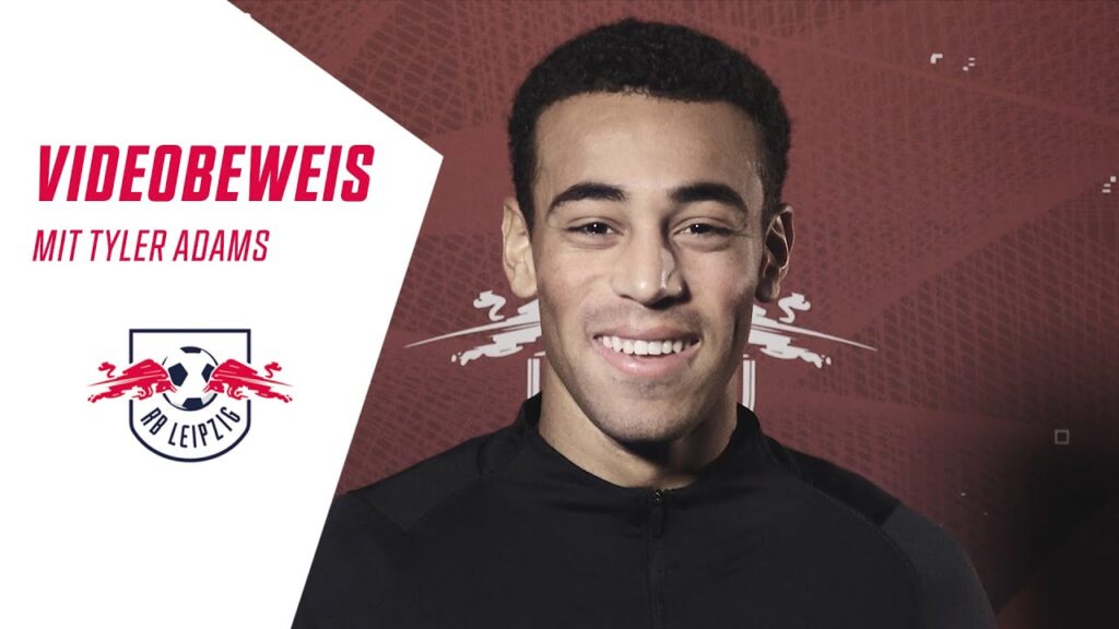 "Jingle Bells, Jingle Bells! 🎄🎶" - 🎬 The VAR with Tyler Adams 🇺🇸