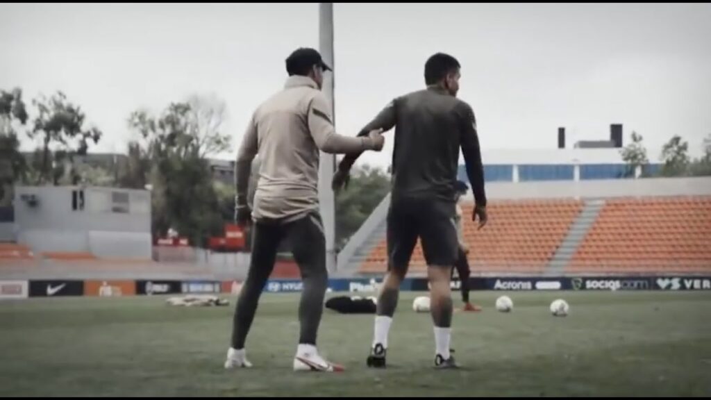 "Entraîner" la confiance face au but – Angel Correa feat. Diego Simeone
