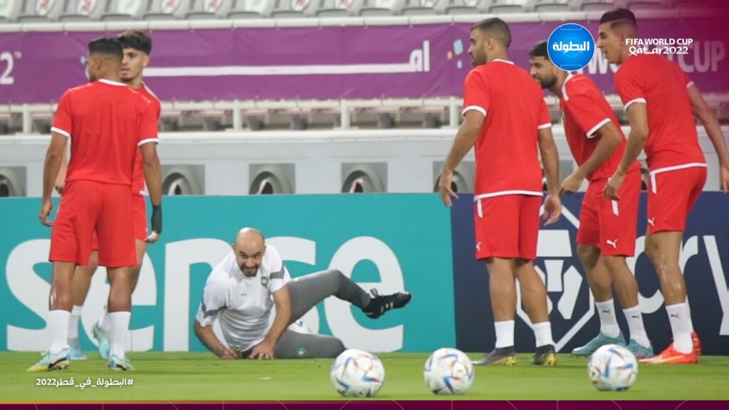 😂 لقطة طريفة بين وليد الركراكي ولاعبي المنتخب في التداريب