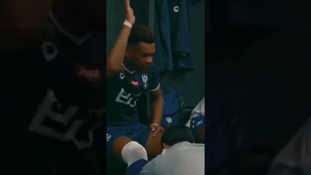 البليهي للاعبين بين الشوطين الي مايلعب يطلع برا😡كأس خادم الحرمين الشريفين