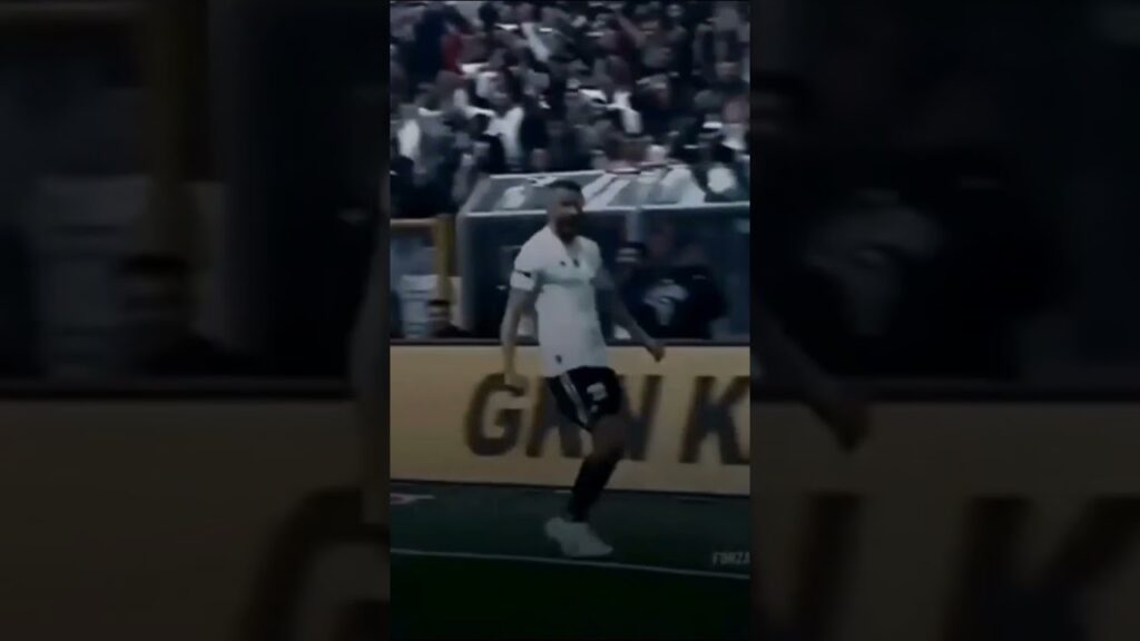 Romain Saiss😎😏😉