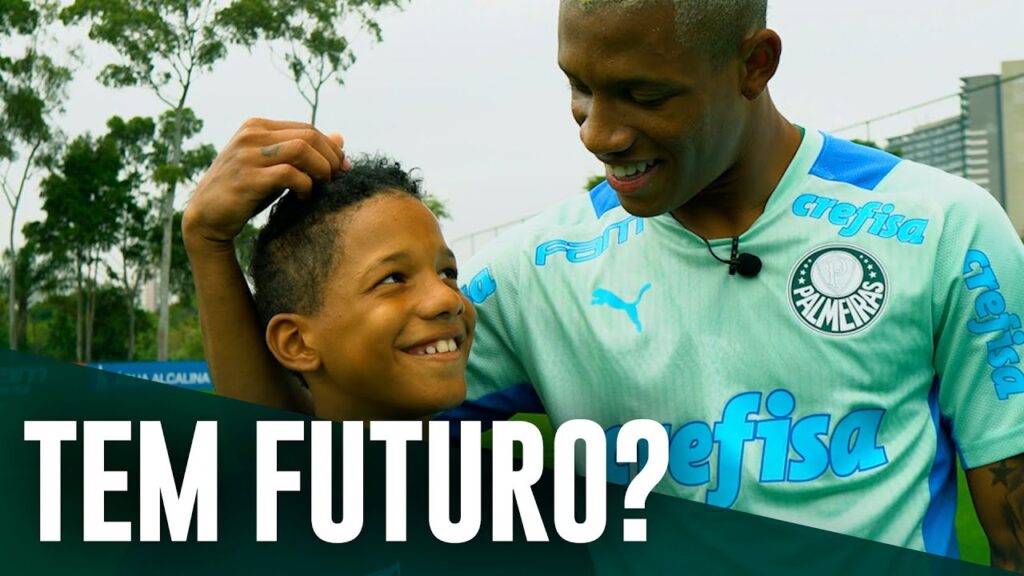 É DE FAMÍLIA? IRMÃO DE DANILO MOSTRA HABILIDADES NA ACADEMIA DE FUTEBOL