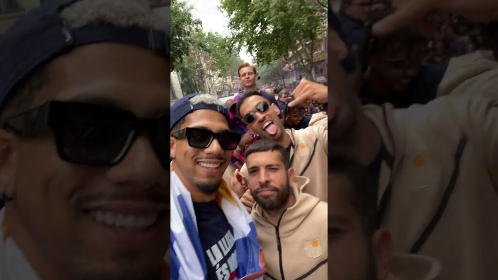 Hi everyone! I’m Ronald Araujo and this is my team 🫡 #shorts