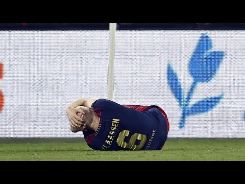 DAVY KLAASSEN was struck with an object on his head | Ajax vs Feyenoor | #ajax #feyenoord #football