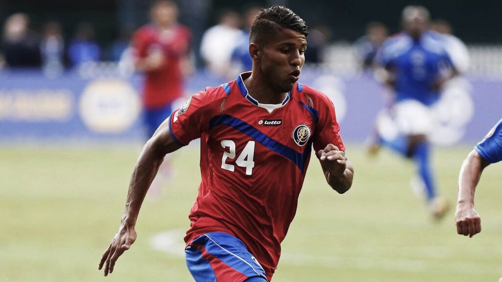 ESPAÑOL: Johan Venegas haciendolo todo para la selección