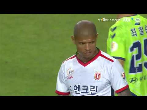 [K리그] 박진포와 찌아구의 결정적 찬스를 선방으로 막아내는 GK 송범근