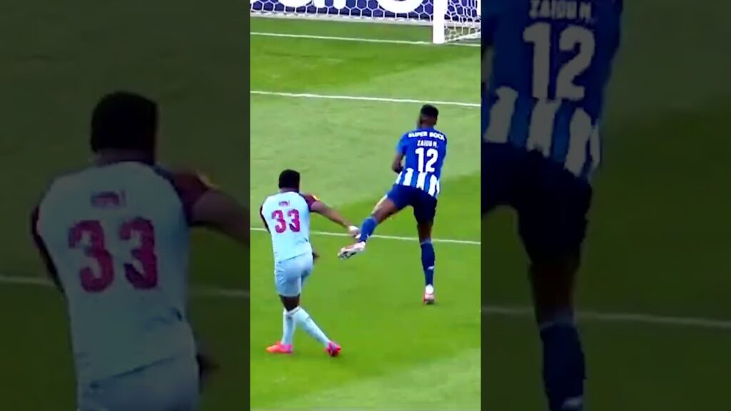 Menilik Aksi Diogo Costa Kiper Incaran Manchester United