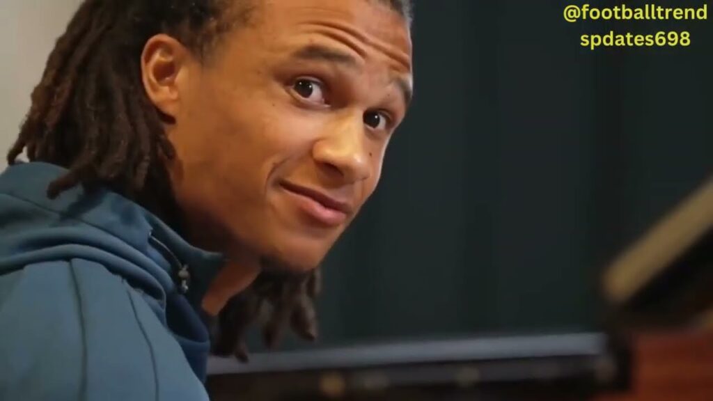 Nathan Ake showing off his piano skills👀|Left-back, Centre-back, PIANIST! 😱🎹