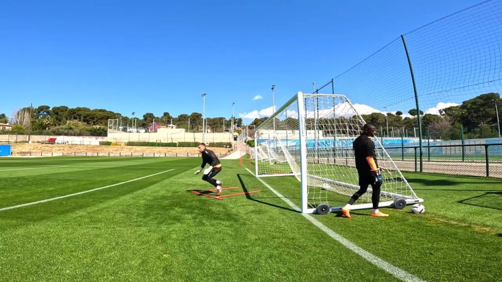 Motricidad, desplazamientos y desvío en portería (Pau López - Ruben Blanco - Simon Ngapandouetnbu)
