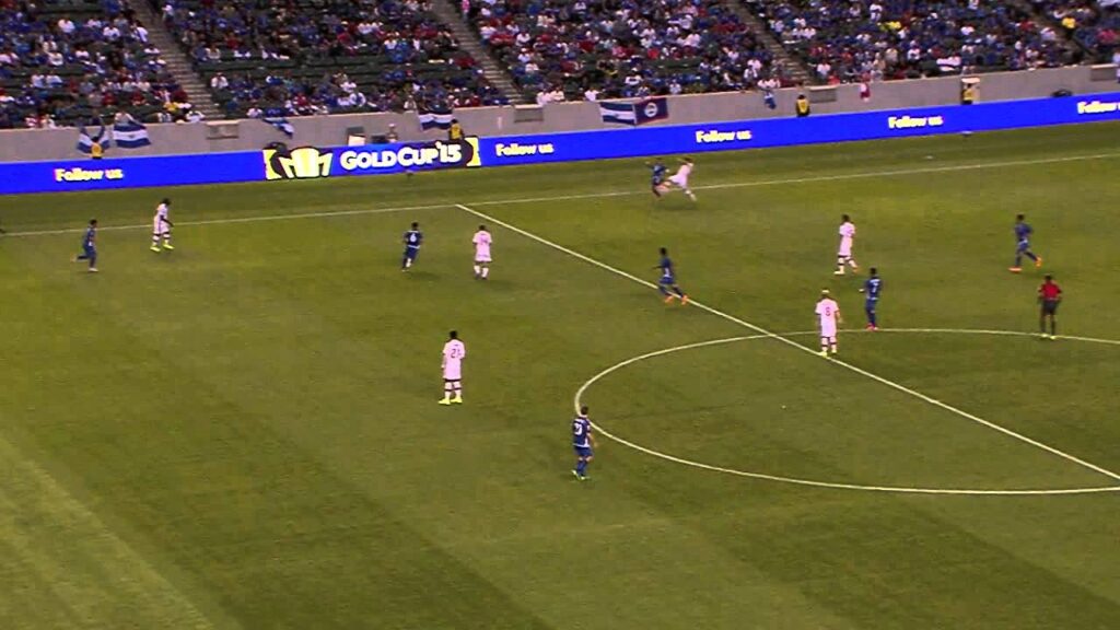 CONCACAF Gold Cup: Cyle Larin misses an open goal for Canada