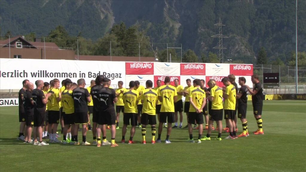 BVB-Stars singen für Geburtstagskind Jonas Hofmann | BVB in Bad Ragaz