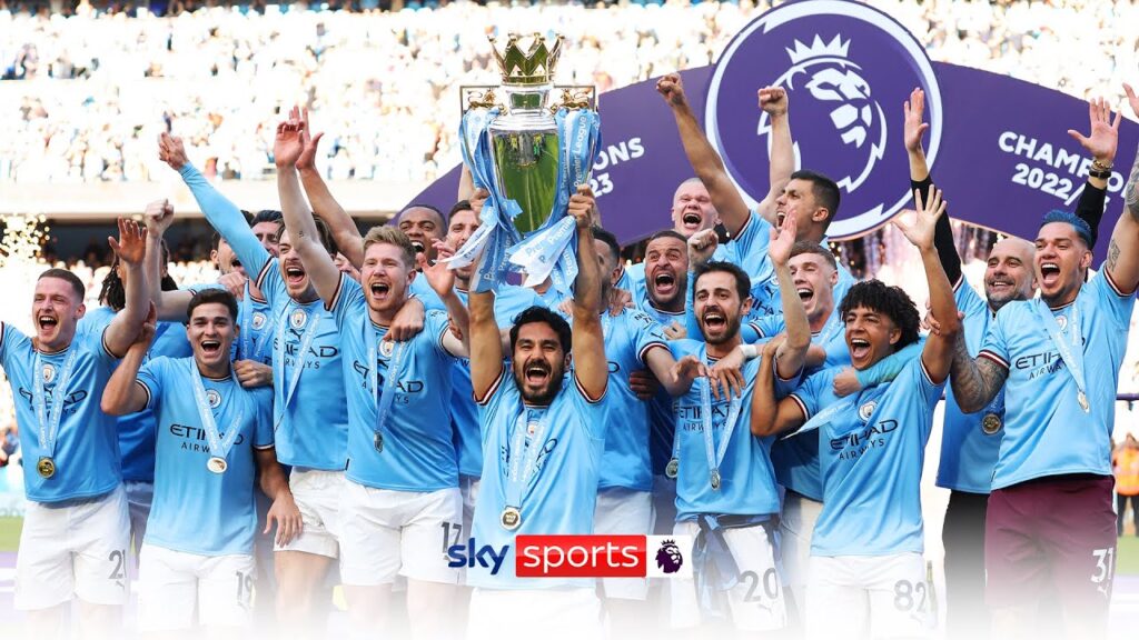 Manchester City lift the Premier League trophy! 🏆