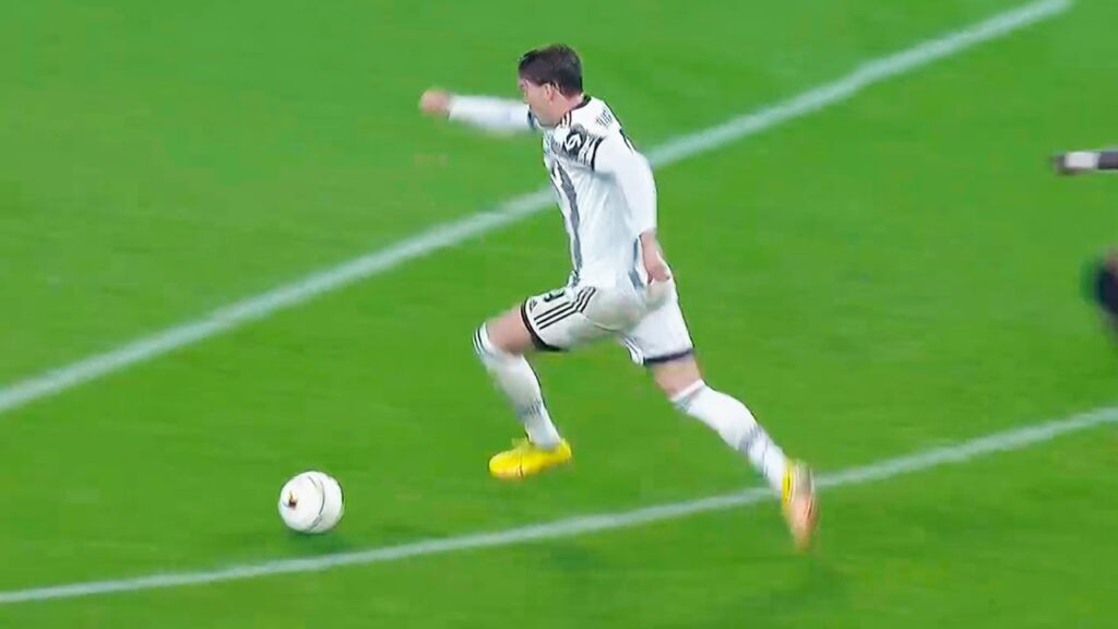 This Is Why Everyone Want Dusan Vlahovic