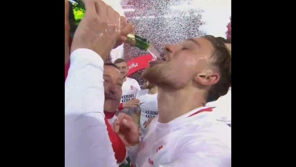 Matty Cash po świętowaniu i spróbowaniu polskiej wódki