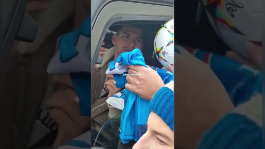 #Olivera, #Ostigard, #Lozano e #Raspadori regalano foto e autografi ai tifosi!💙✍️ #shorts