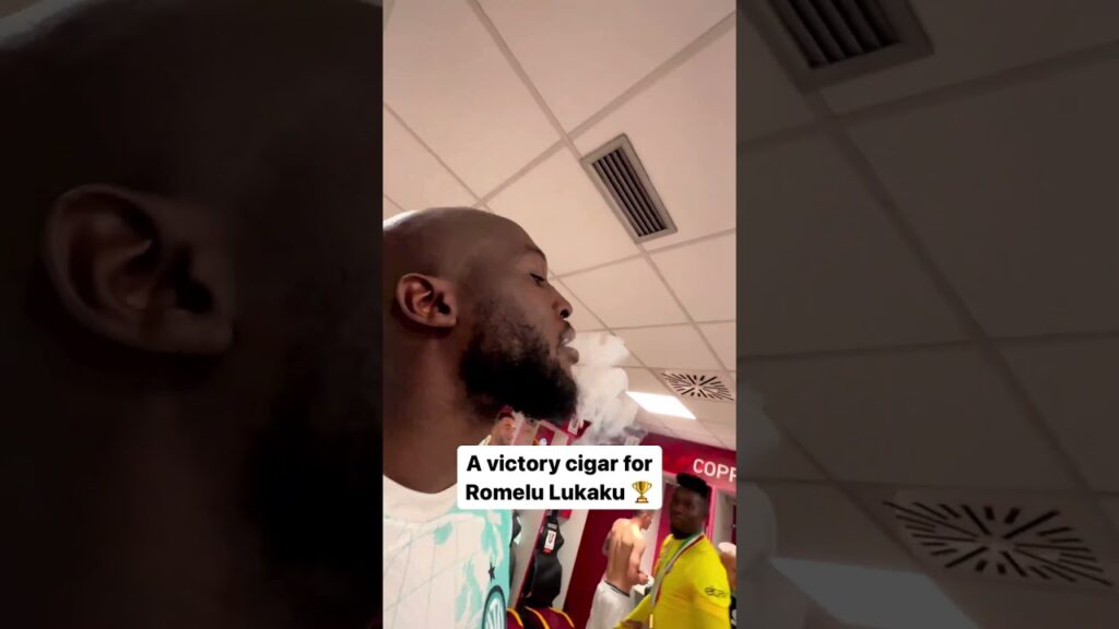 Well deserved victory cigar for Romelu Lukaku 👏