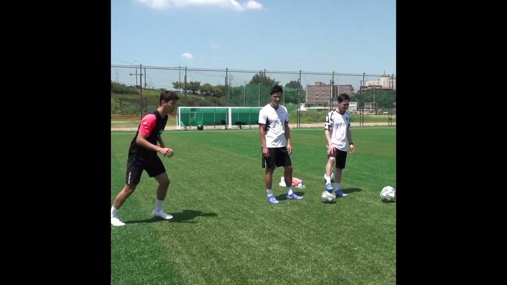 국가대표 미드필더의 킥력ㄷㄷ;;
