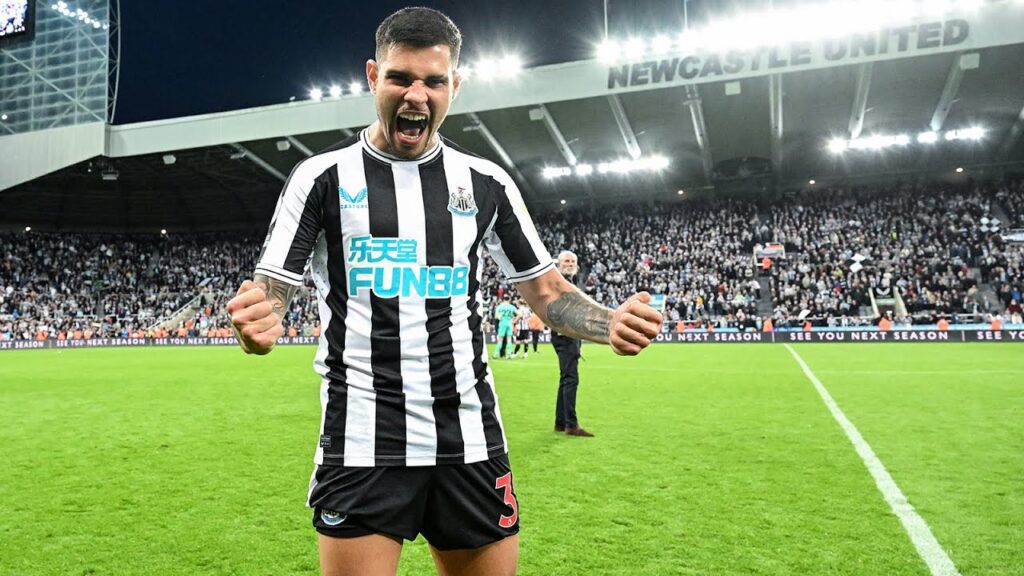 REACTION | Players React on the Pitch to Champions League Qualification