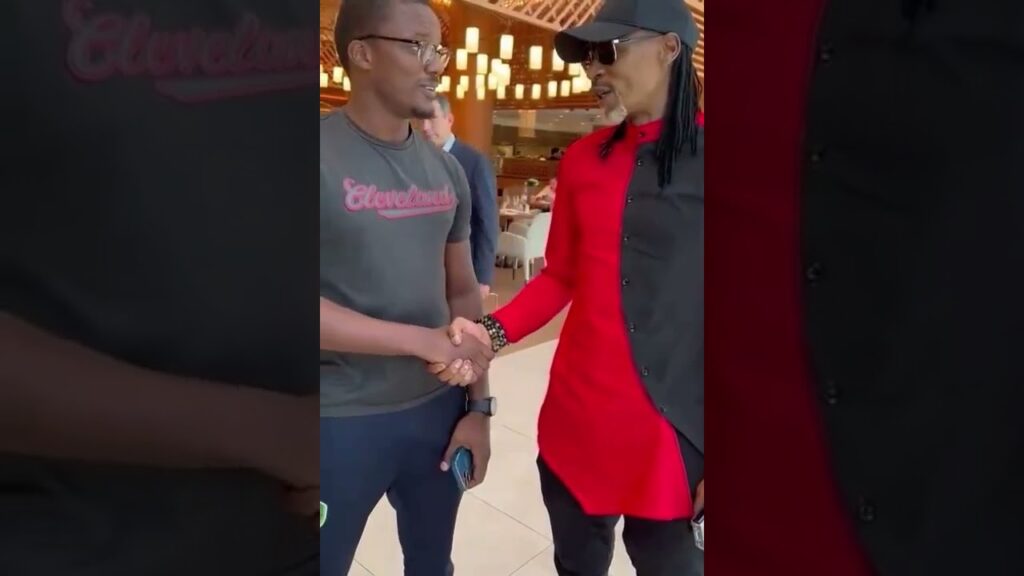 Brahim Sow Deïna & Rigobert Song lors du #CAFAwards2022