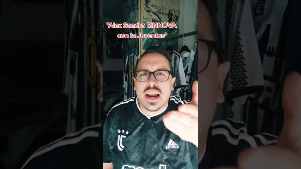 🤯 JUVENTINO (napoletano) reagisce al RINNOVO di ALEX SANDRO con la JUVENTUS