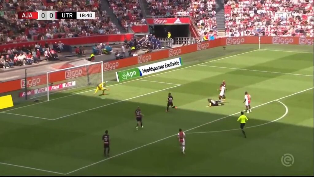 Ajax vs FC Utrecht : Steven Bergwijn Goal