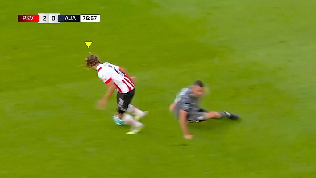 Look what Xavi Simons is doing at PSV! 👀